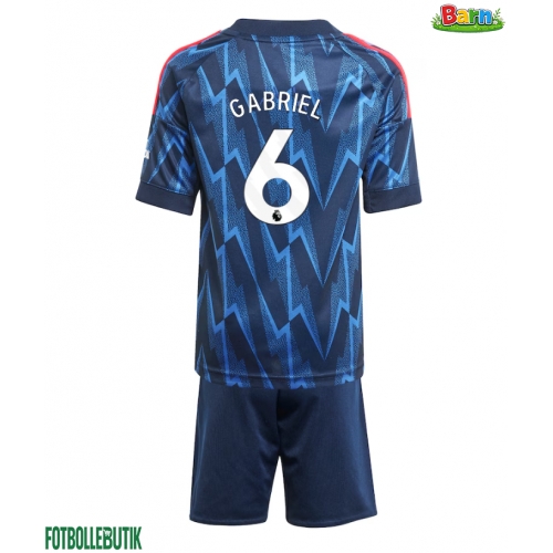 Arsenal Gabriel Magalhaes #6 Bortaställ Barn 2025-26 Kortärmad (+ Korta byxor)